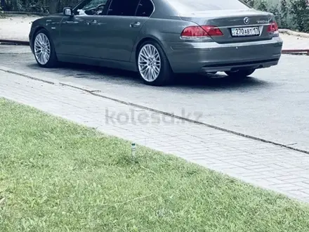 BMW 750 2006 года за 5 950 000 тг. в Алматы – фото 23