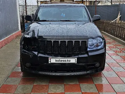 Jeep Grand Cherokee 2006 года за 6 500 000 тг. в Атырау – фото 2