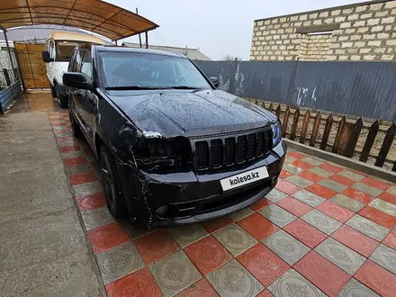 Jeep Grand Cherokee 2006 года за 6 500 000 тг. в Атырау – фото 5