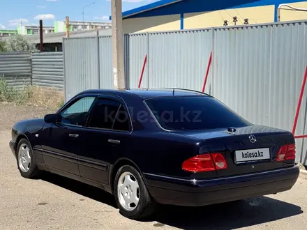 Mercedes-Benz E 280 1997 года за 3 150 000 тг. в Караганда – фото 3