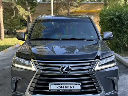 Lexus LX 570 2016 года за 40 000 000 тг. в Астана – фото 2
