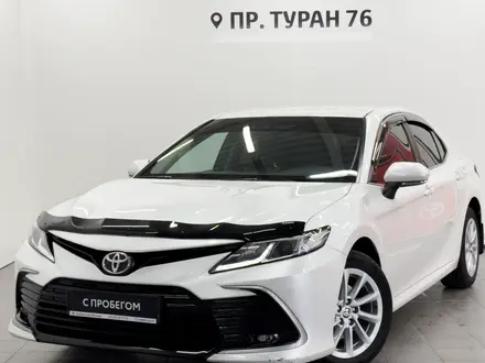 Toyota Camry 2021 года за 13 390 000 тг. в Астана