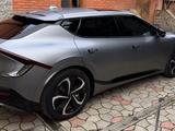 Kia EV6 2023 года за 18 999 999 тг. в Алматы – фото 3