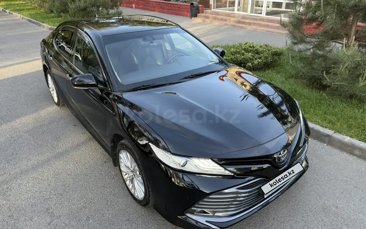 Toyota Camry 2018 года за 14 500 000 тг. в Алматы