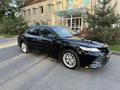 Toyota Camry 2018 года за 14 500 000 тг. в Алматы – фото 2