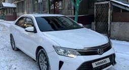 Toyota Camry 2015 годаfor10 200 000 тг. в Алматы