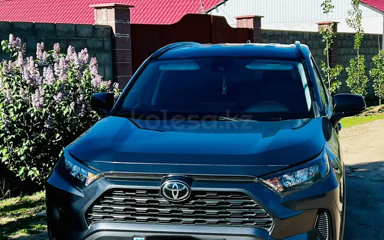 Toyota RAV4 2020 годаfor15 000 000 тг. в Актобе