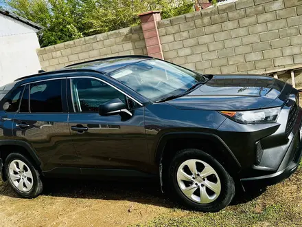 Toyota RAV4 2020 года за 15 000 000 тг. в Актобе – фото 4