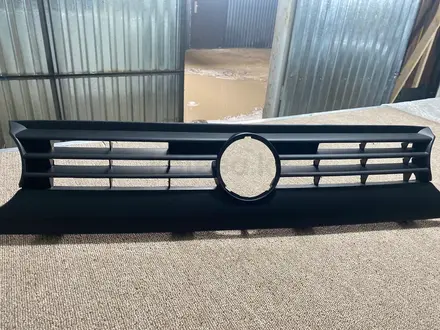 Решетка радиатора — Volkswagen Golf 3 1991-1997 (без значка) за 6 500 тг. в Алматы – фото 2