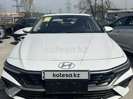 Hyundai Elantra 2024 года за 9 300 000 тг. в Алматы – фото 2