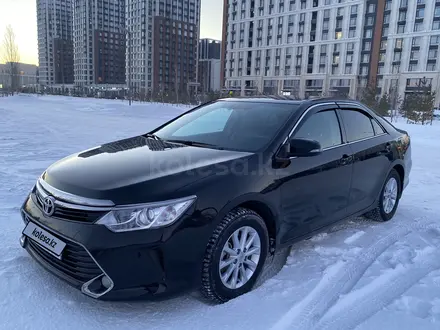 Toyota Camry 2017 года за 11 400 000 тг. в Астана – фото 2