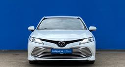 Toyota Camry 2018 года за 13 610 000 тг. в Алматы – фото 2