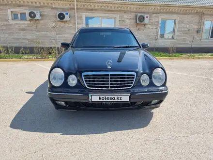 Mercedes-Benz E 320 2002 года за 3 900 000 тг. в Актау – фото 3