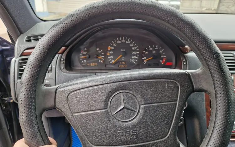 Mercedes-Benz E 230 1997 года за 2 900 000 тг. в Павлодар