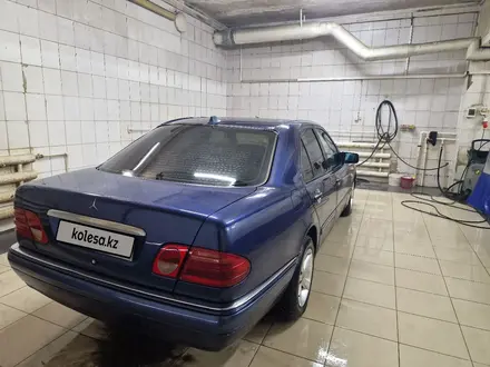 Mercedes-Benz E 230 1997 года за 2 900 000 тг. в Павлодар – фото 11