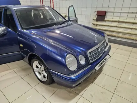Mercedes-Benz E 230 1997 года за 2 900 000 тг. в Павлодар – фото 9
