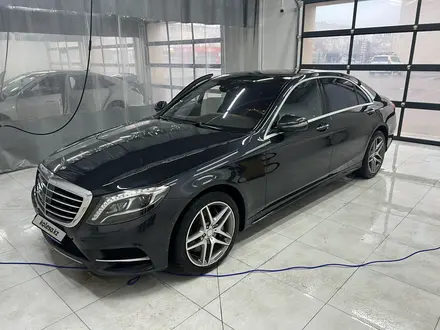 Mercedes-Benz S 500 2013 года за 26 850 000 тг. в Актау