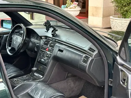 Mercedes-Benz E 320 1998 года за 3 800 000 тг. в Алматы – фото 12