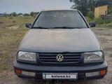 Volkswagen Vento 1993 года за 1 200 000 тг. в Семей – фото 3