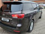 Kia Carnival 2015 года за 12 600 000 тг. в Актобе – фото 3