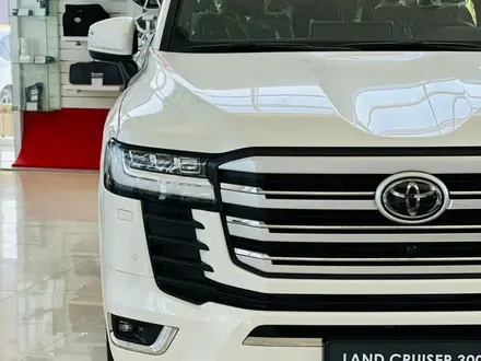 Toyota Land Cruiser Premium 2023 года за 59 900 000 тг. в Атырау