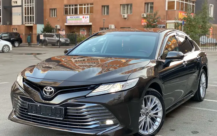 Toyota Camry 2019 года за 18 200 000 тг. в Астана