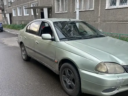 Toyota Avensis 1998 года за 1 900 000 тг. в Усть-Каменогорск – фото 2