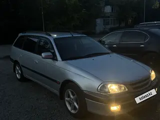Toyota Avensis, 2001