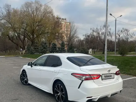 Toyota Camry 2018 года за 11 990 000 тг. в Тараз – фото 4