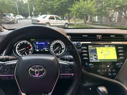 Toyota Camry 2019 года за 15 100 000 тг. в Тараз
