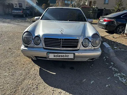 Mercedes-Benz E 320 1997 года за 2 300 000 тг. в Астана