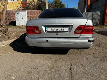 Mercedes-Benz E 320 1997 года за 2 300 000 тг. в Астана – фото 3