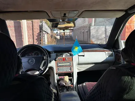 Mercedes-Benz E 320 1997 года за 2 300 000 тг. в Астана – фото 7