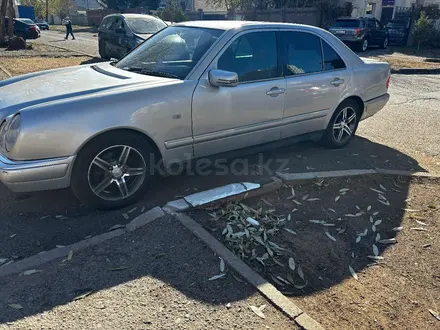 Mercedes-Benz E 320 1997 года за 2 300 000 тг. в Астана – фото 9