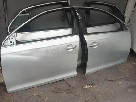 Двери на Volkswagen Jetta 5 за 53 000 тг. в Алматы – фото 2