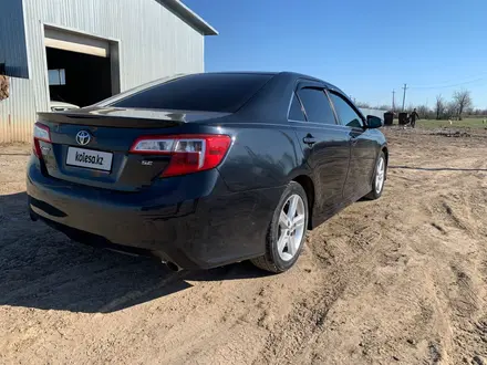Toyota Camry 2013 года за 5 800 000 тг. в Уральск – фото 2