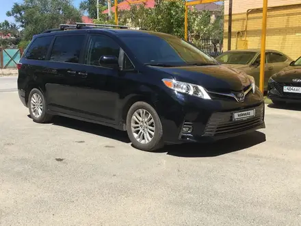 Toyota Sienna 2015 года за 15 850 000 тг. в Атырау – фото 2