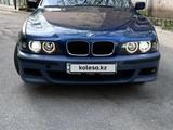 BMW 523 1998 года за 2 750 000 тг. в Алматы – фото 2