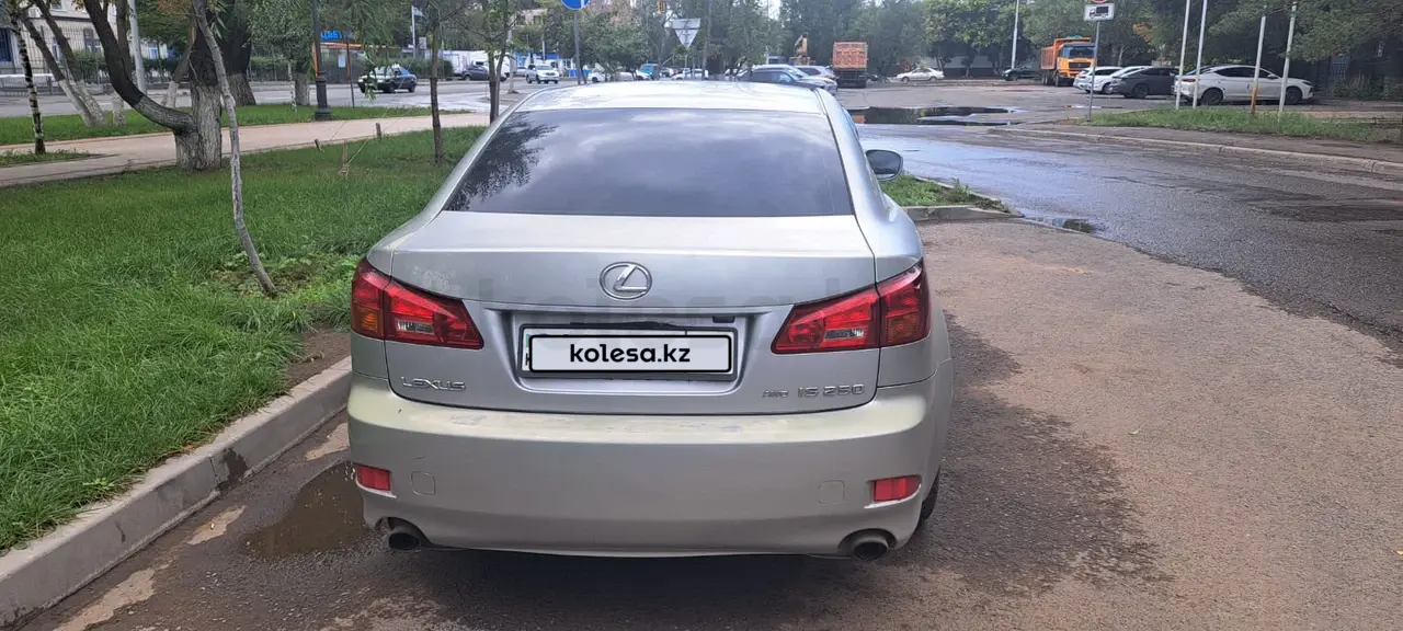 Lexus is-250, 2005
