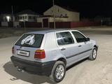 Volkswagen Golf 1994 годаүшін1 100 000 тг. в Сатпаев