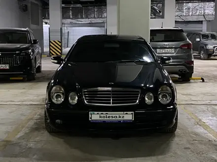 Mercedes-Benz CLK 500 2000 года за 6 000 000 тг. в Астана – фото 2