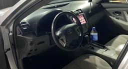 Toyota Camry 2010 года за 5 500 000 тг. в Атырау – фото 2