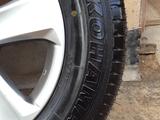 Шина 225/65R17 с литым диском RAV4 MADE in JAPAN — 1 шт. за 125 000 тг. в Петропавловск – фото 3