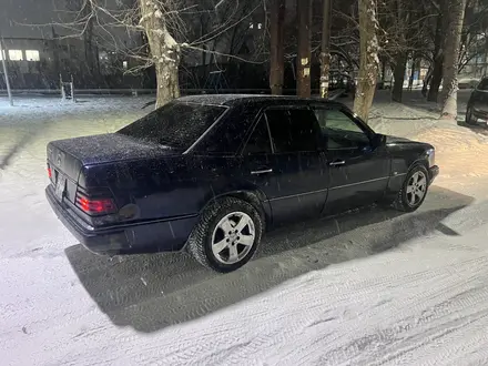 Mercedes-Benz E 280 1993 года за 1 700 000 тг. в Караганда