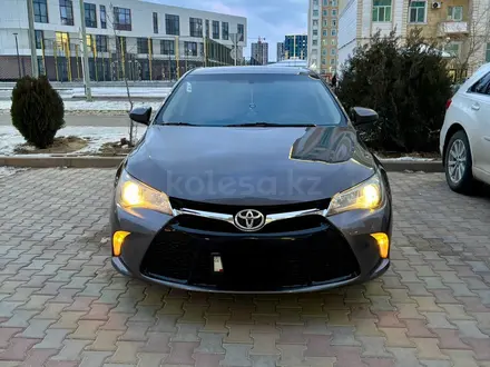 Toyota Camry 2016 года за 6 000 000 тг. в Жанаозен – фото 2
