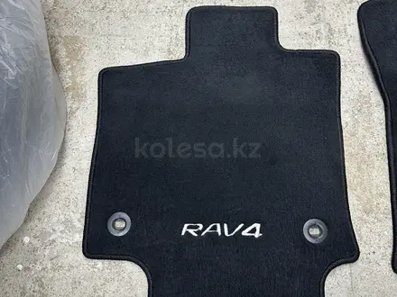 Родные коврики RAV-4! за 17 000 тг. в Караганда – фото 2
