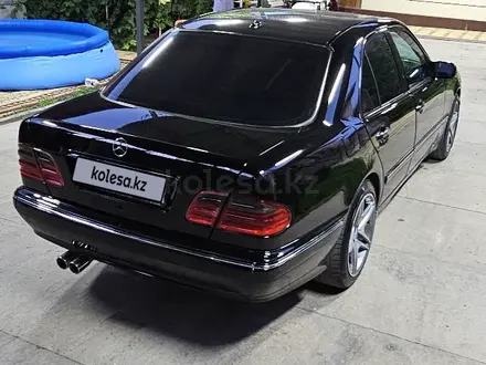 Mercedes-Benz E 320 2001 года за 3 800 000 тг. в Шымкент – фото 2