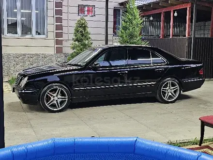 Mercedes-Benz E 320 2001 года за 3 800 000 тг. в Шымкент