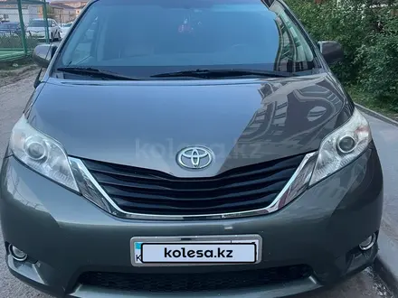 Toyota Sienna 2010 года за 11 000 000 тг. в Атырау