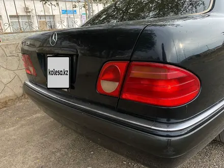 Mercedes-Benz E 320 1995 года за 2 600 000 тг. в Жанатас – фото 10